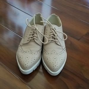 Pointy toe platform lace-up vegan sneakers